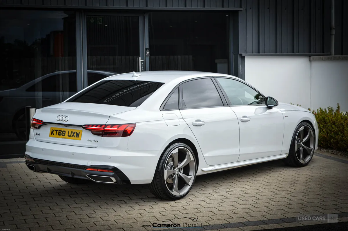 Audi A4 DIESEL SALOON - Image 2