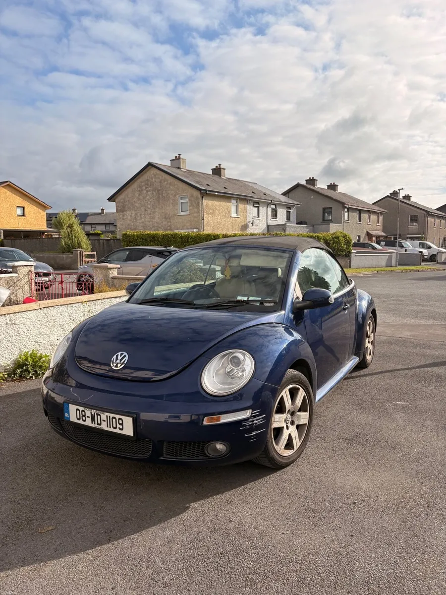 Convertible Volkswagen Beetle - Image 5
