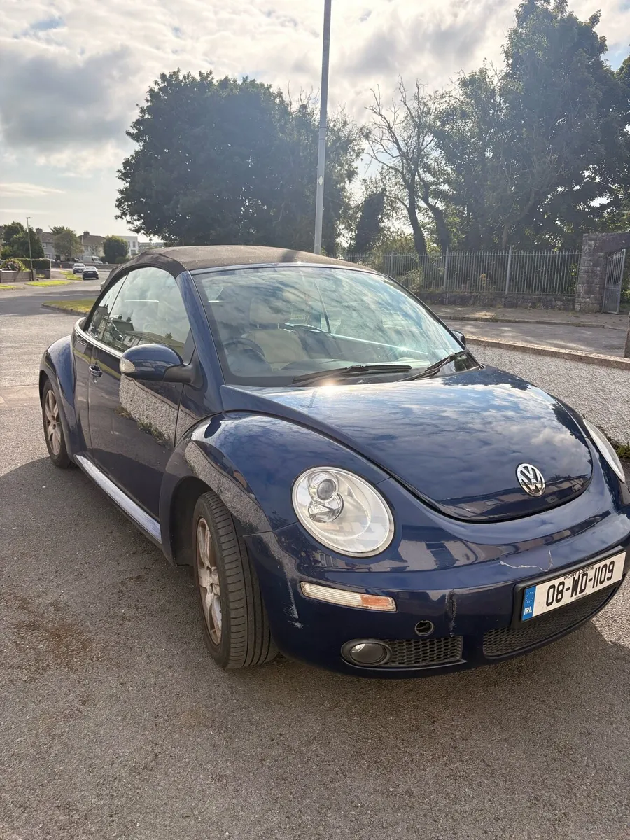 Convertible Volkswagen Beetle - Image 2