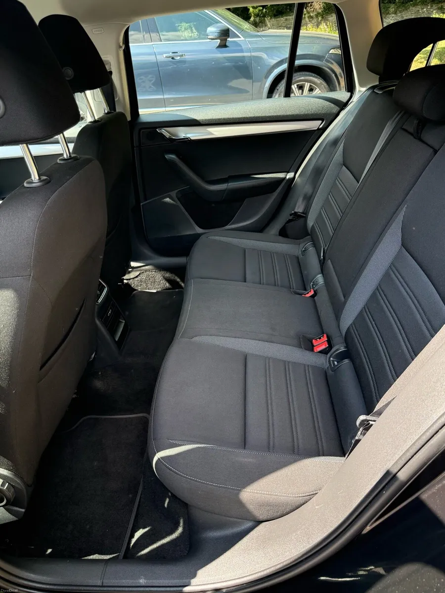 Skoda Octavia estate low mileage - Image 5