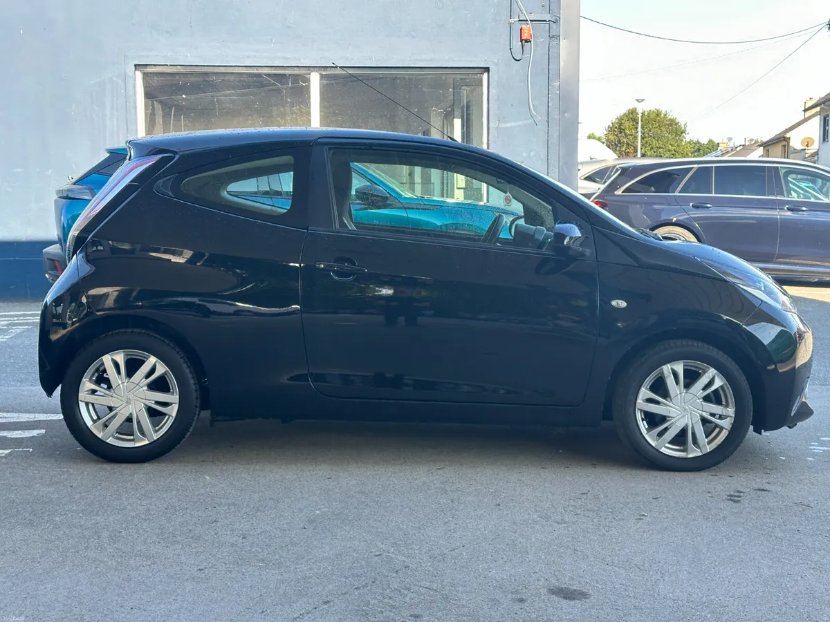 Toyota Aygo 1.0 VVT-i x-play *Only 30,000KM* - Image 2
