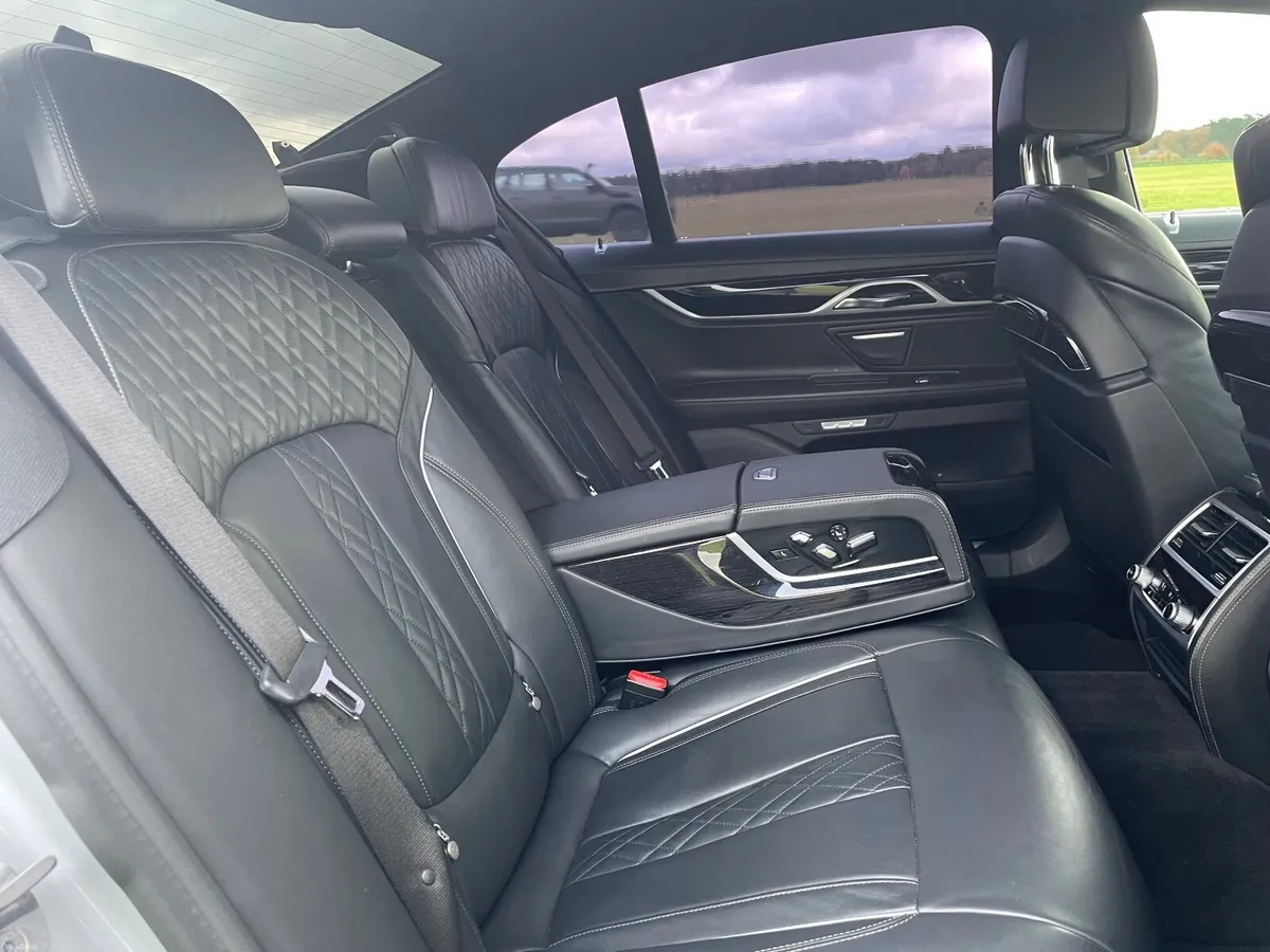 BMW 7-Series 2016 M SPORT - Image 5