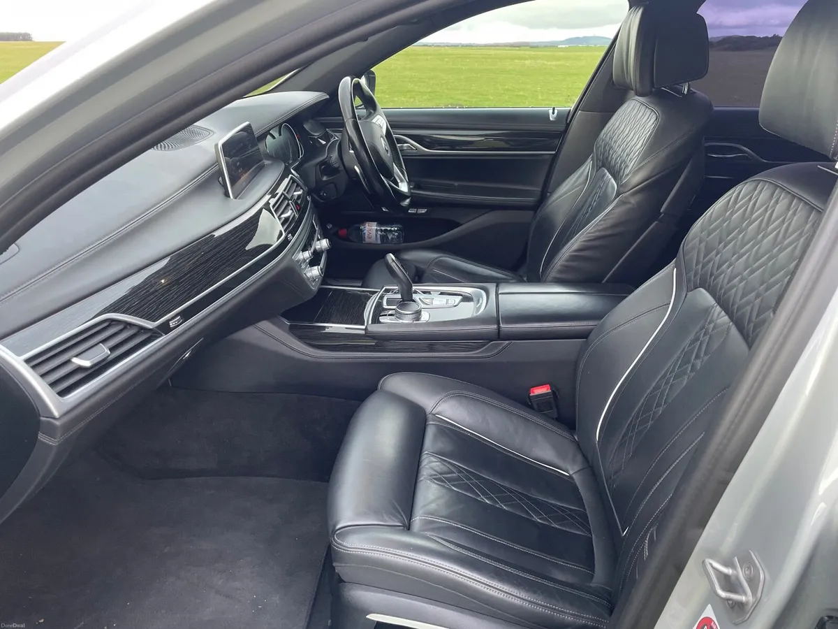 BMW 7-Series 2016 M SPORT - Image 6