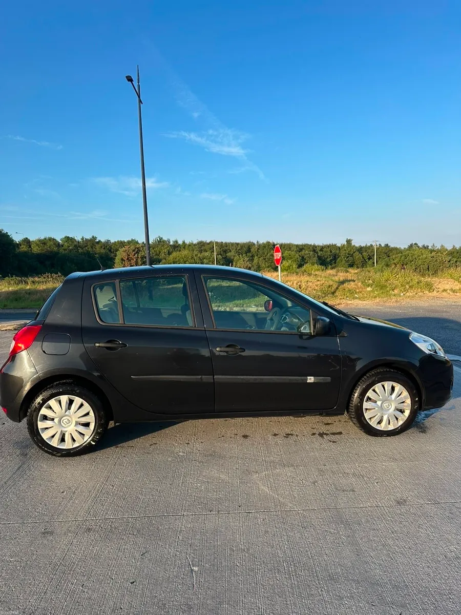 Renault Clio 2012 - Image 2