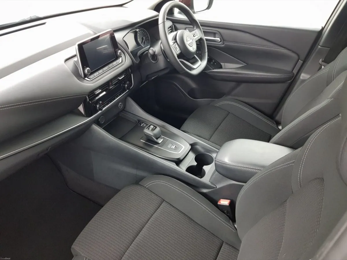 Nissan Qashqai 1.3 PET MILD HYBRID SV CVT - Image 4