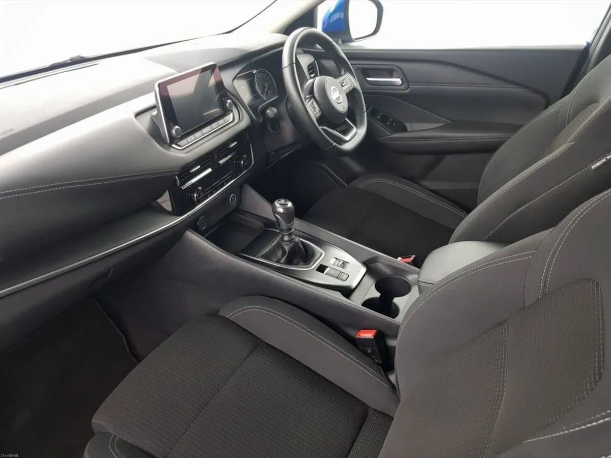 Nissan Qashqai 1.3 PET MILD HYBRID SV - Image 4