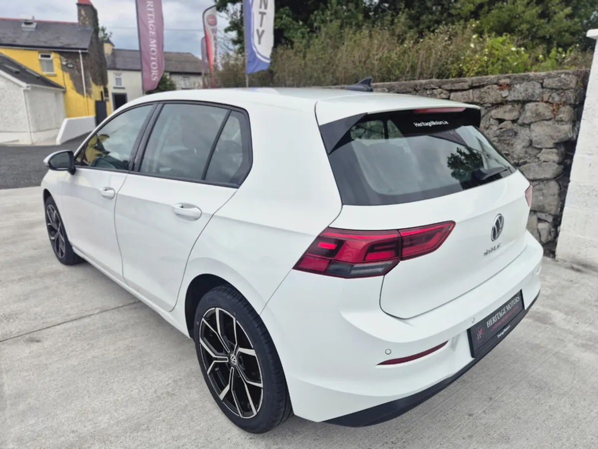 Volkswagen Golf LIFE 2.0 TDI 115HP 5DR - Image 5