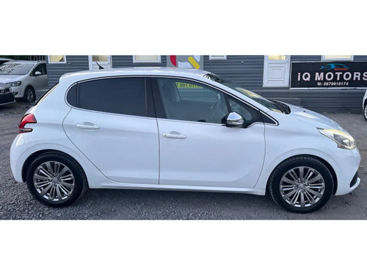 Peugeot 208 1.2 Automatic Low Mileage (8577) - Image 5