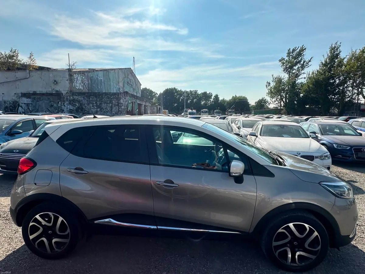 Renault Captur INTENSE 1.2L Petrol Automatic - CRU - Image 4
