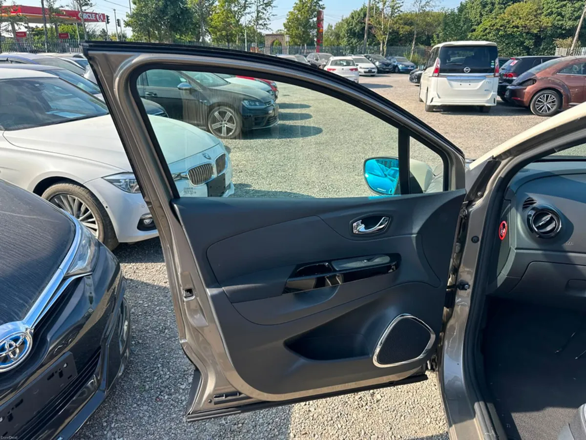 Renault Captur INTENSE 1.2L Petrol Automatic - CRU - Image 6