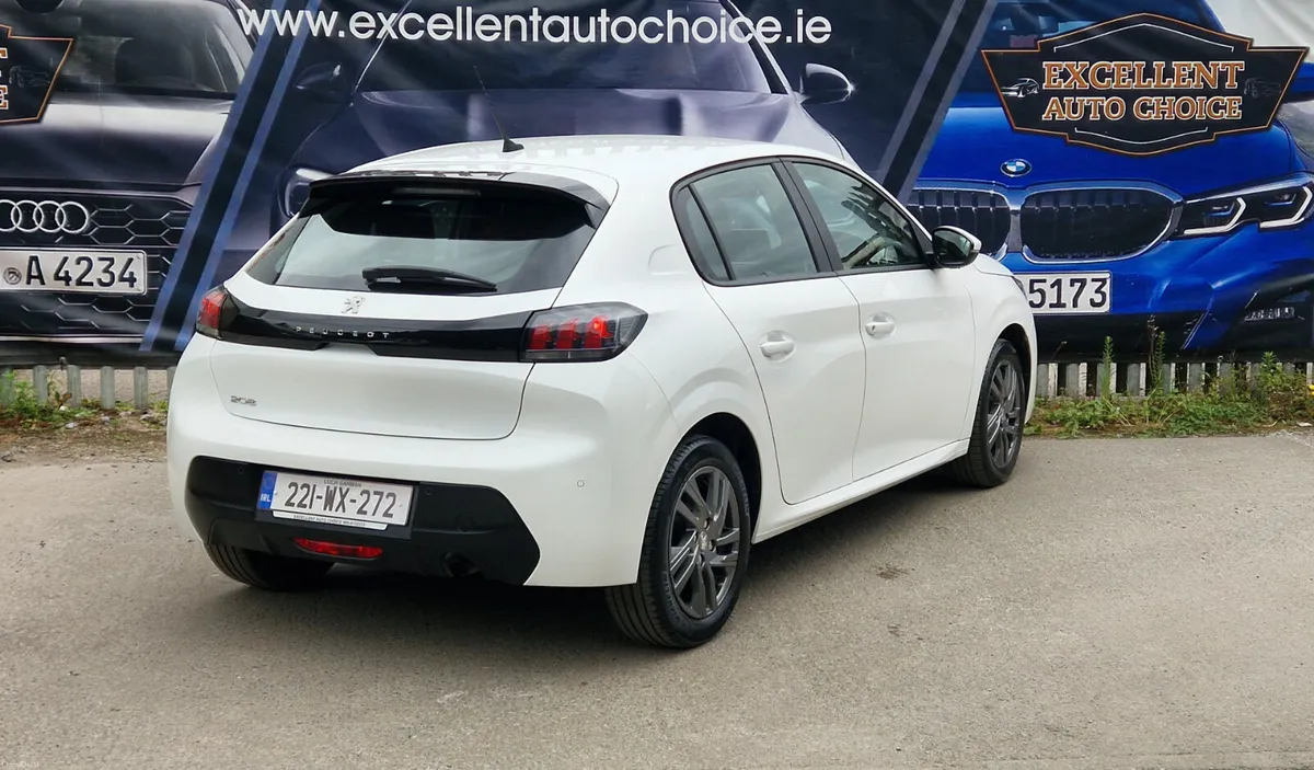 Peugeot 208 2022 1.2p Very KM! Like new! - Image 3