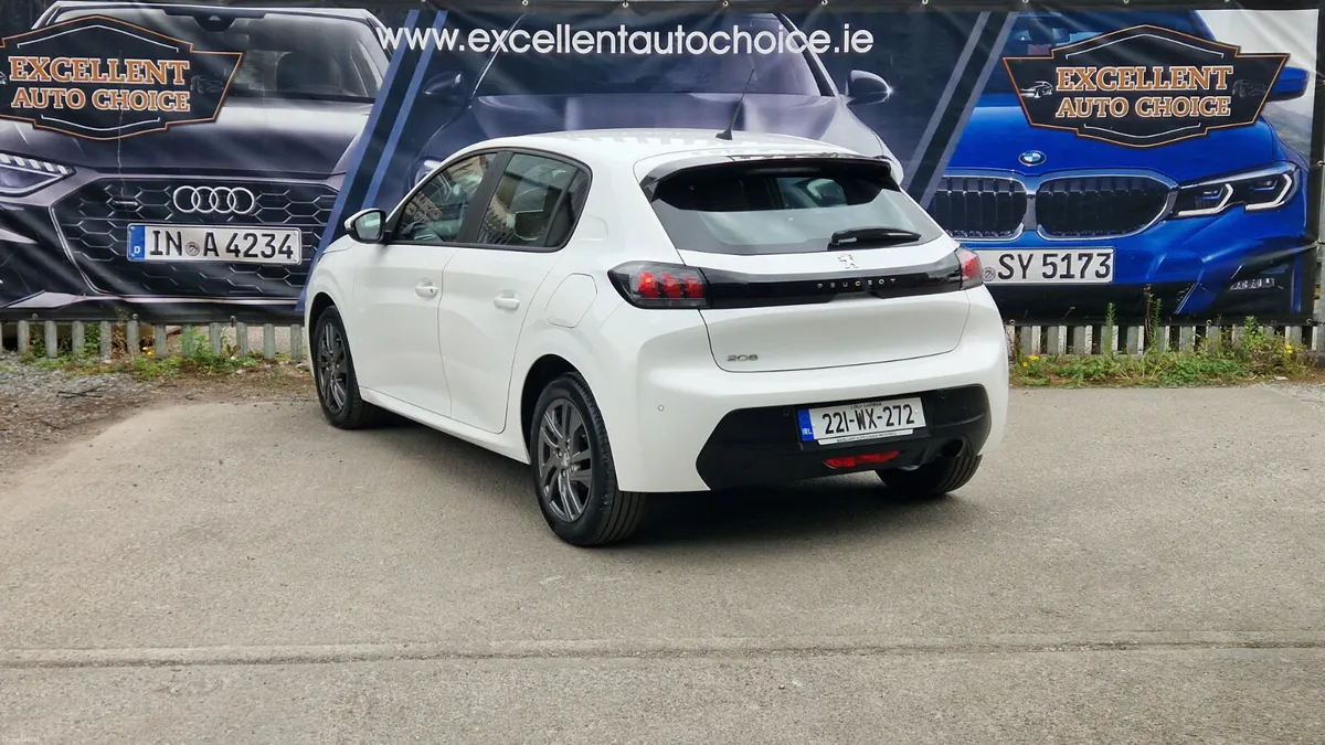Peugeot 208 2022 1.2p Very KM! Like new! - Image 4