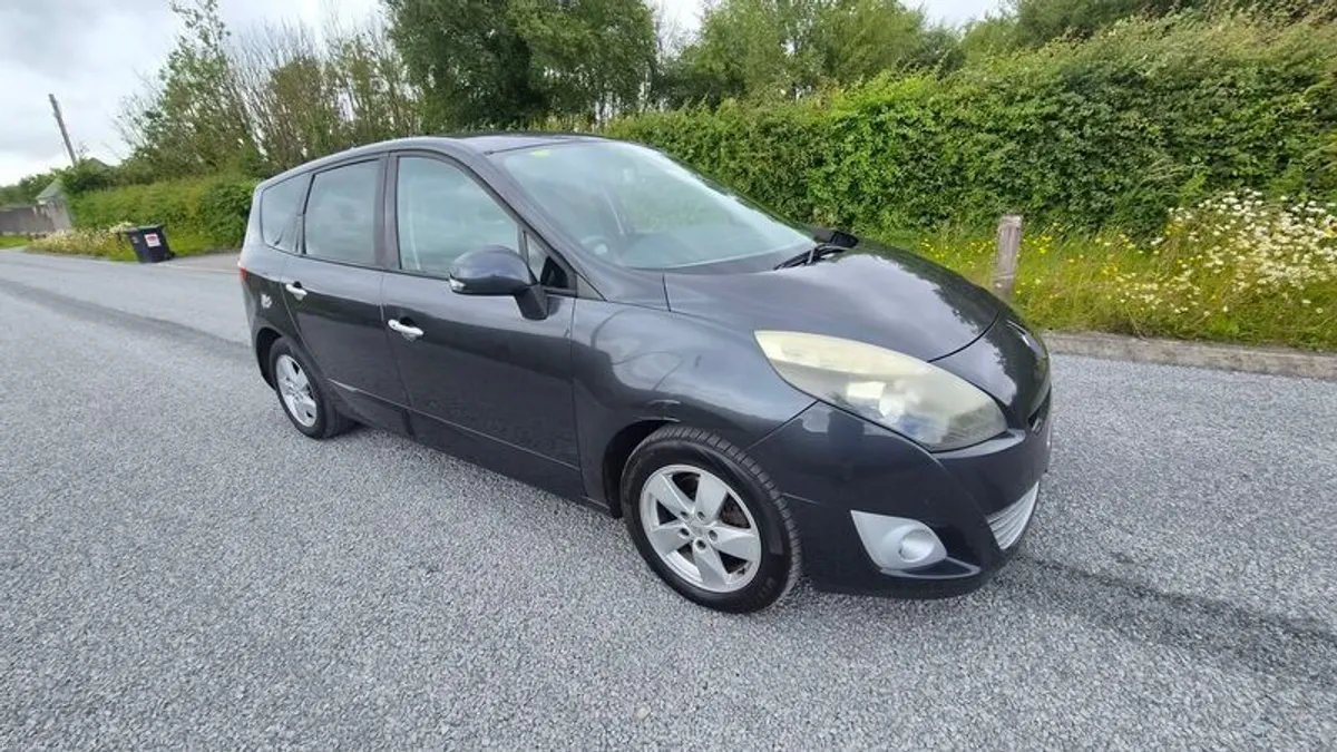 2011 Renault Grand Scenic - Image 1