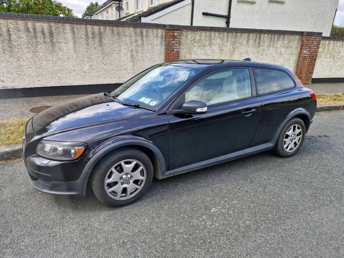 Volvo C30 with tax and nct - Image 2