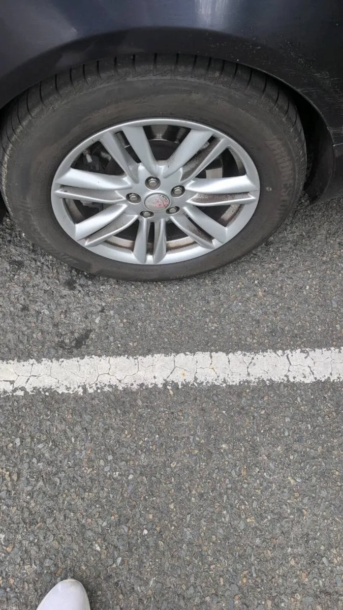 2015 Jaguar XF 2.2L - Image 2