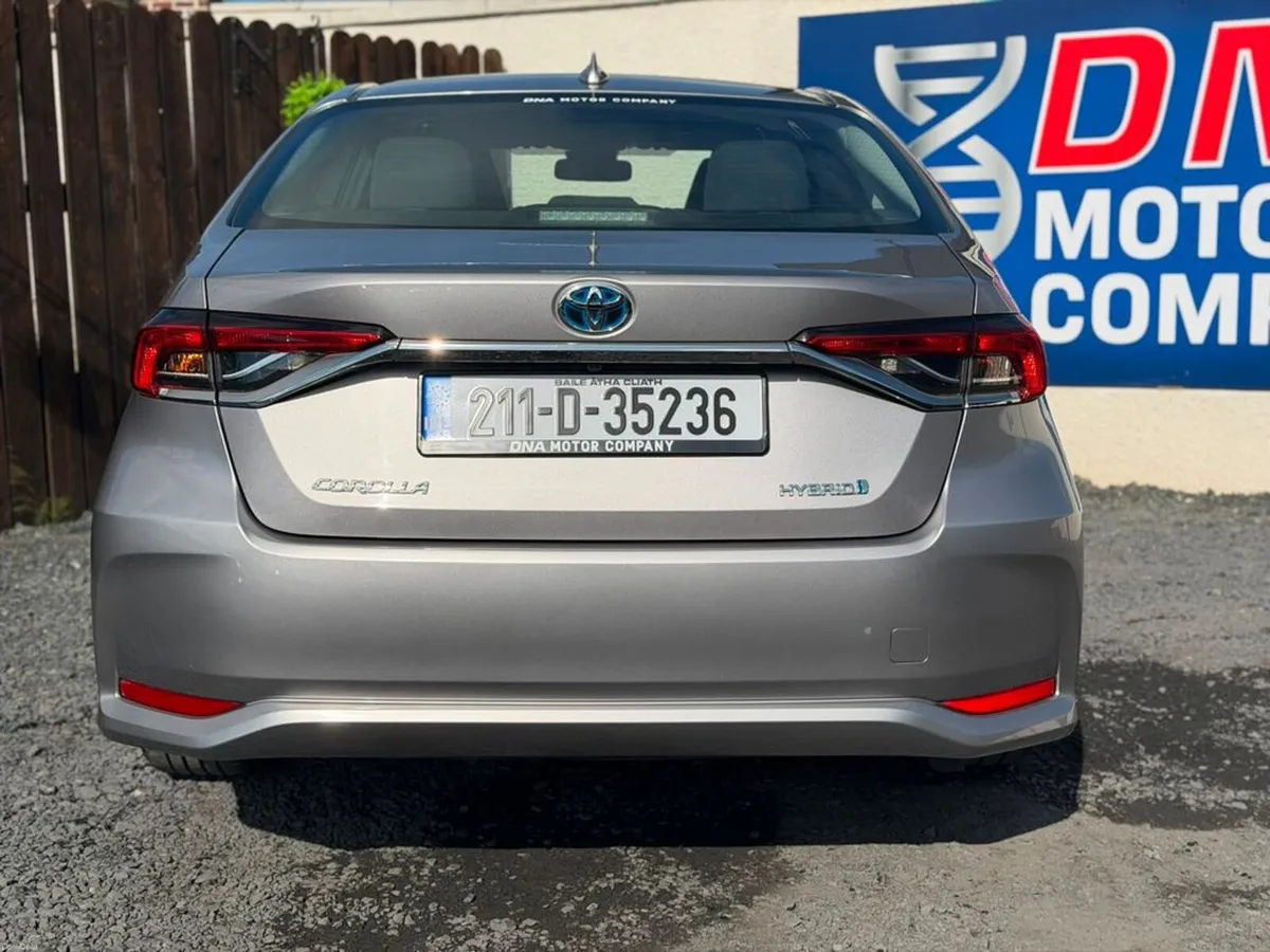Toyota Corolla 1.8 Hybrid Luna Saloon - Image 6