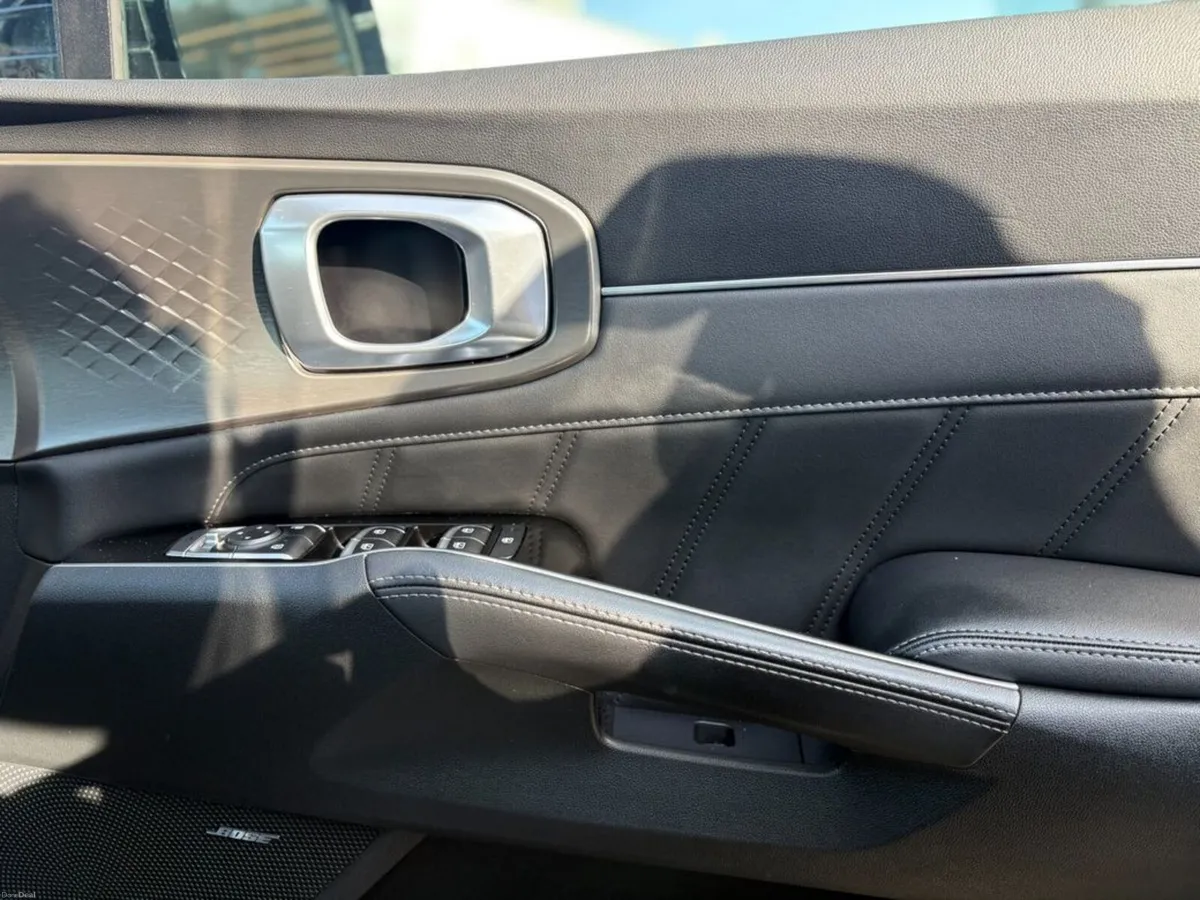 Kia Sorento 1.6 Plug In Hybrid ( 7 Seats ) - Image 5