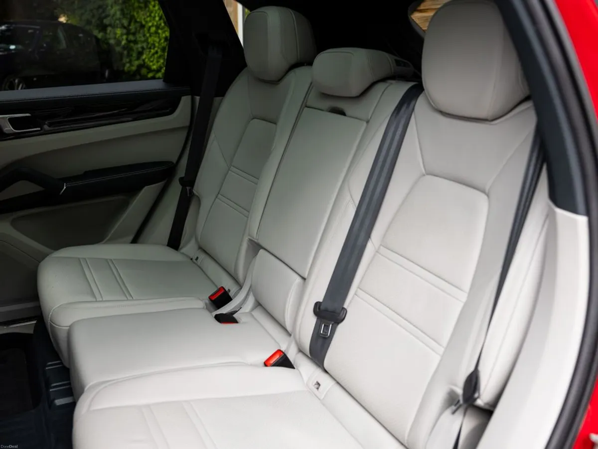 Porsche Cayenne 3.0 V6 E-Hybrid - Image 6