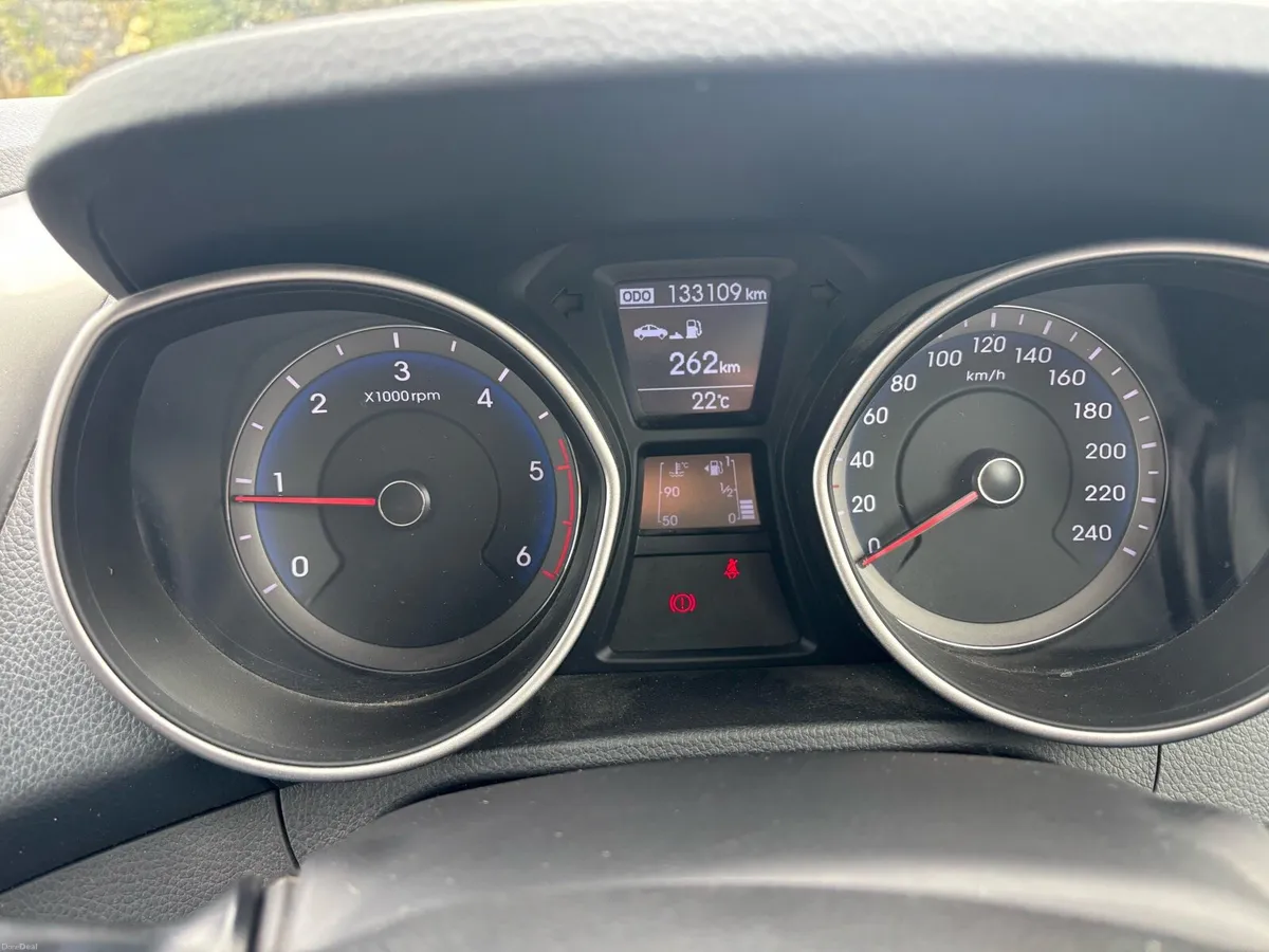 2016 Hyundai i30 (162) Deluxe 1.6 Diesel, CRDI5dr - Image 6