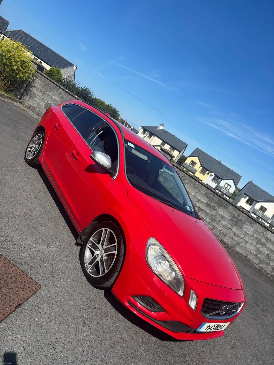 Volvo v60 - Image 1