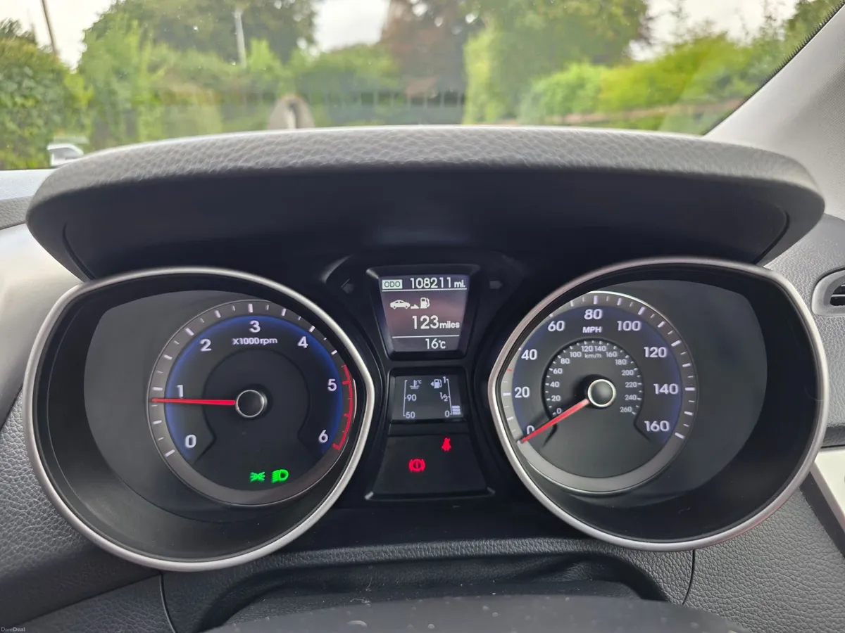 Hyundai i30 2015 - Image 2