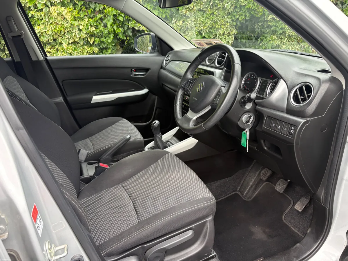 Suzuki Vitara 2017 Petrol - Image 5