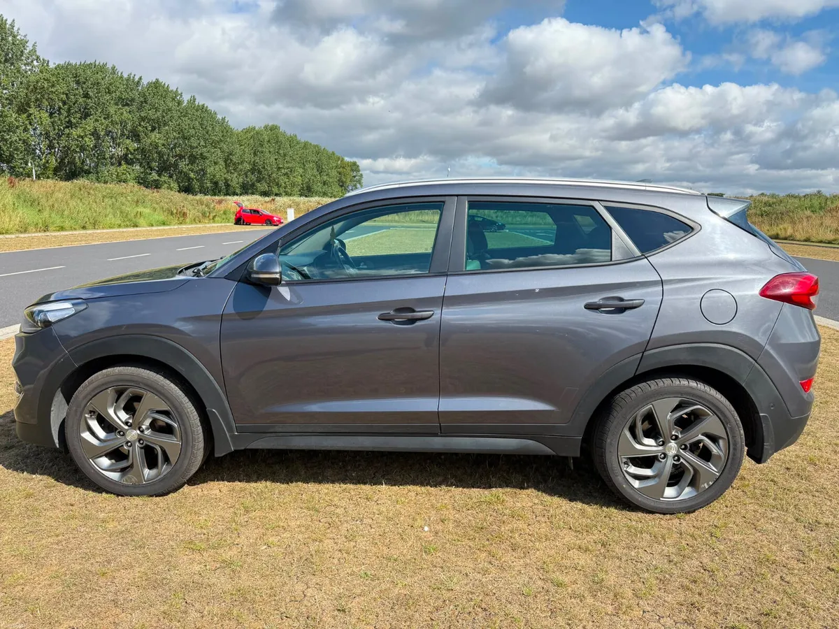 LOW MILEAGE AUTO EXECUTIVE HIGH SPEC - Image 4