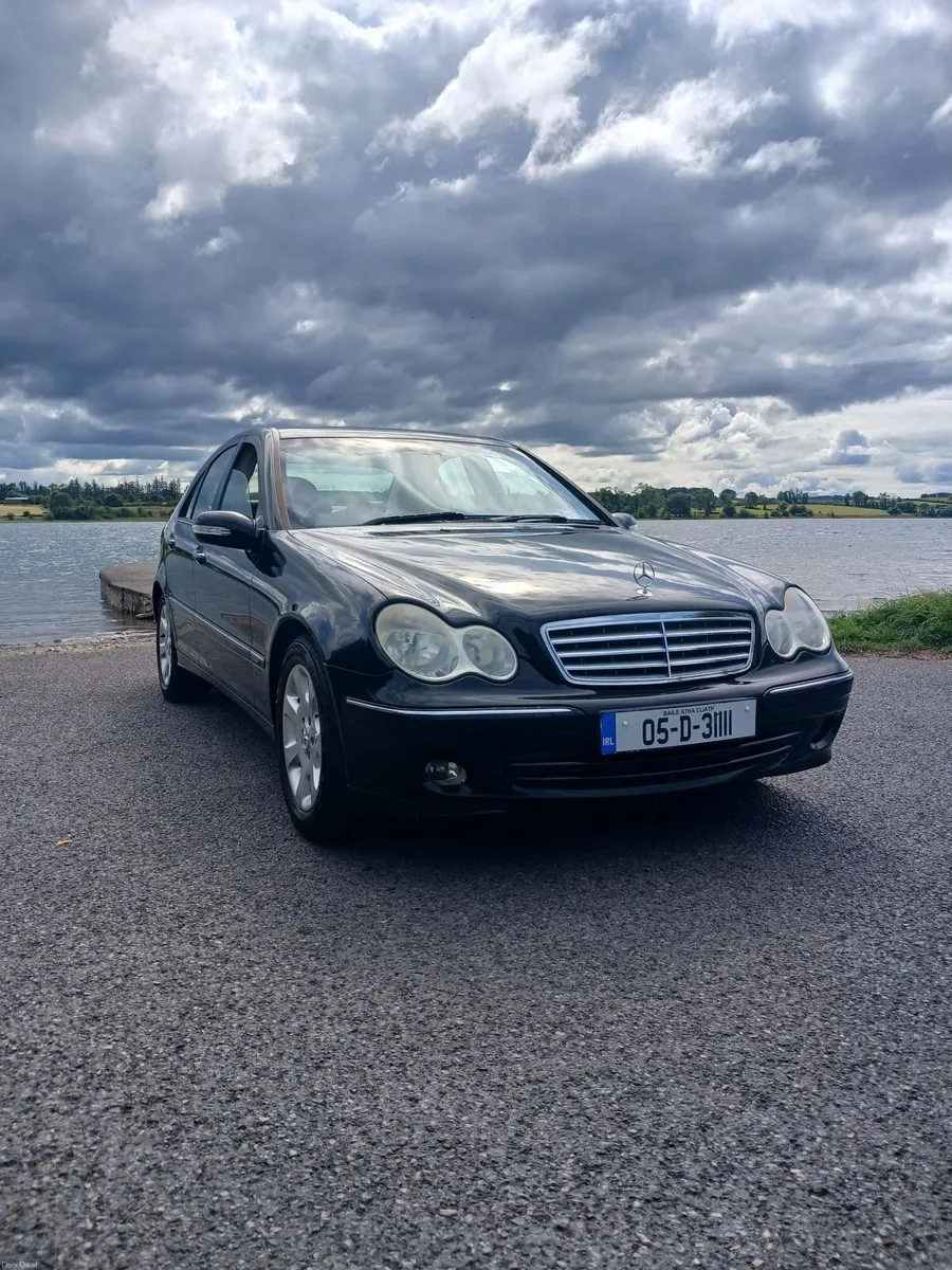 Mercedes-Benz C-Class 2005 - Image 2