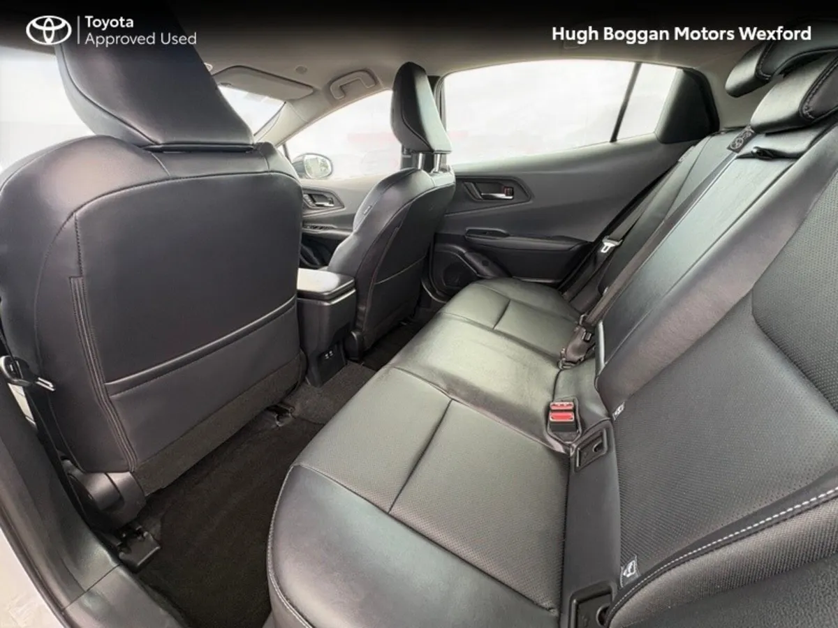 Toyota Prius PLUG-IN HYBRID - Image 6