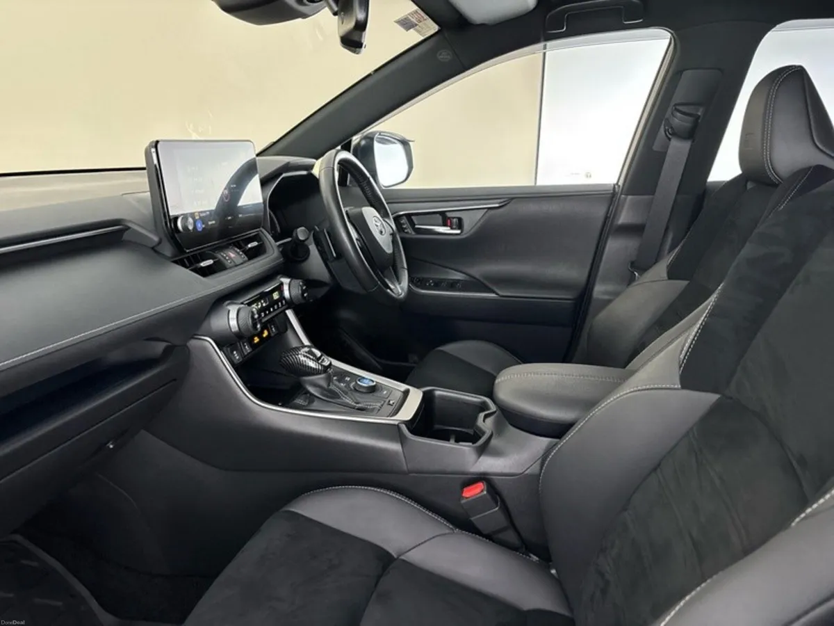 Toyota RAV4 PLUG-IN HYB GR SPORT - Image 6