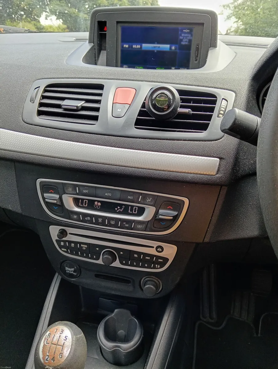 Renault Fluence 2011 - Image 6