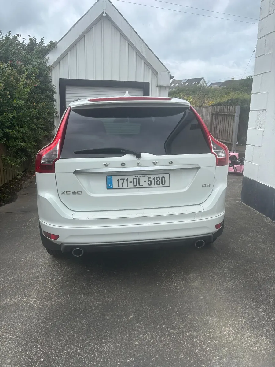 Volvo XC60 2017 - Image 2