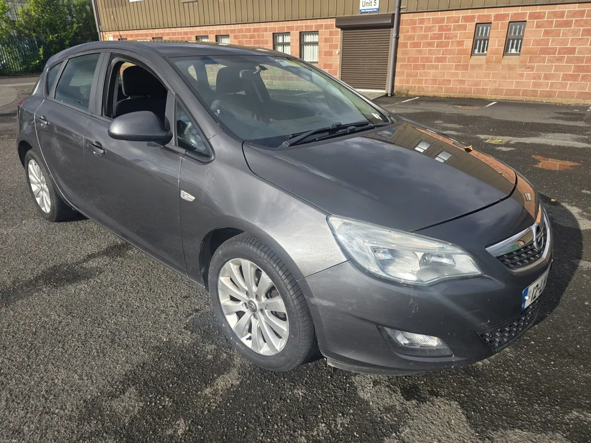 2012 Opel Astra - Image 2