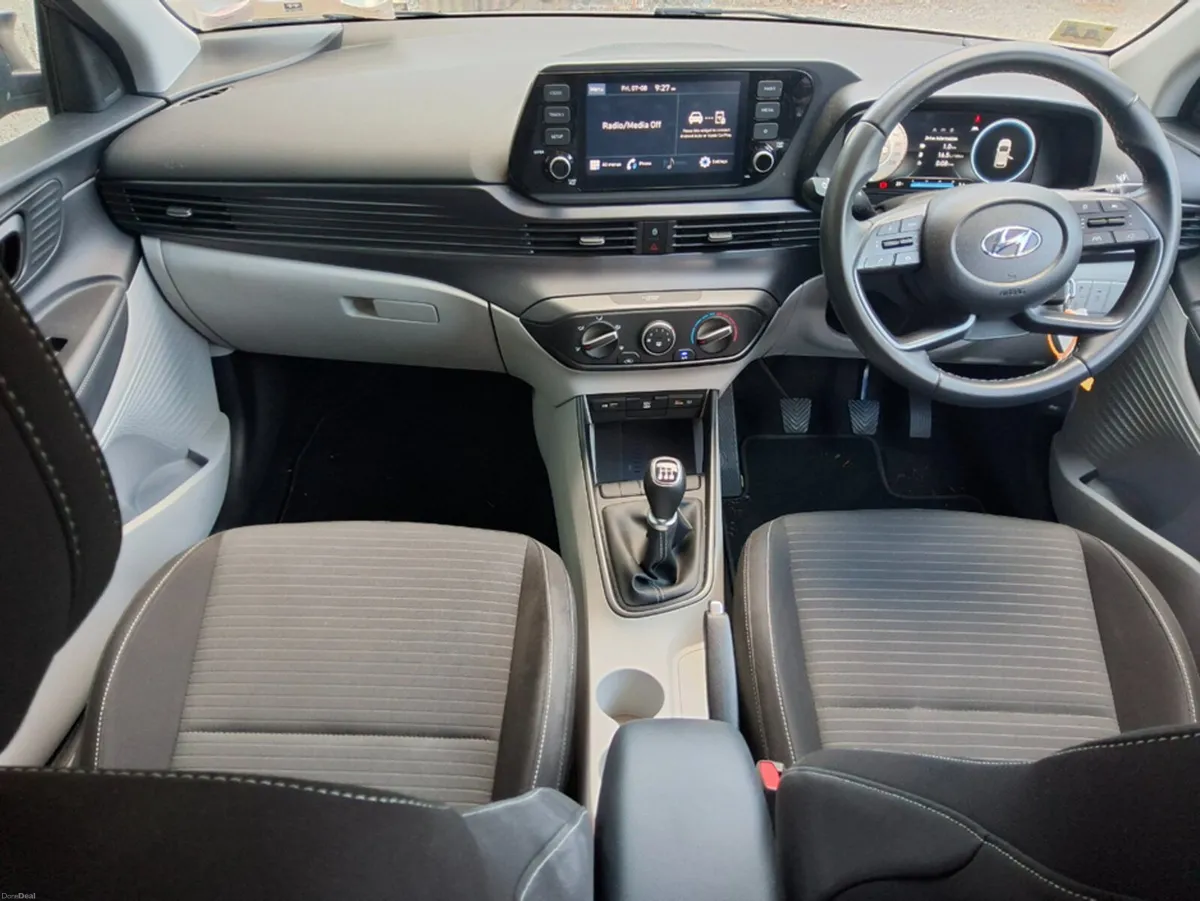 Hyundai i20 DELUXE PLUS 5DR - Image 3