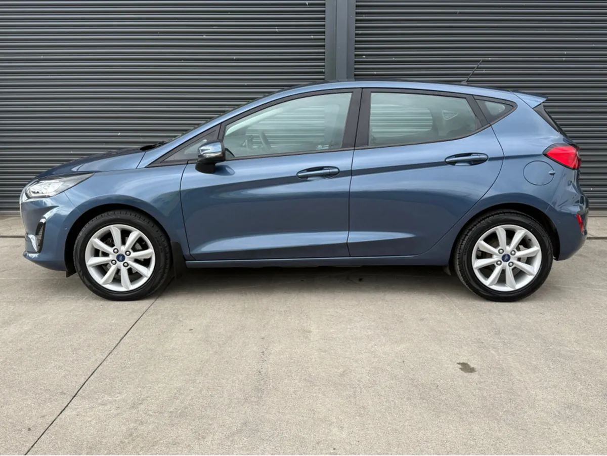Ford Fiesta TREND CONNECTED 1.1L 75BHP  * REVERSE - Image 4