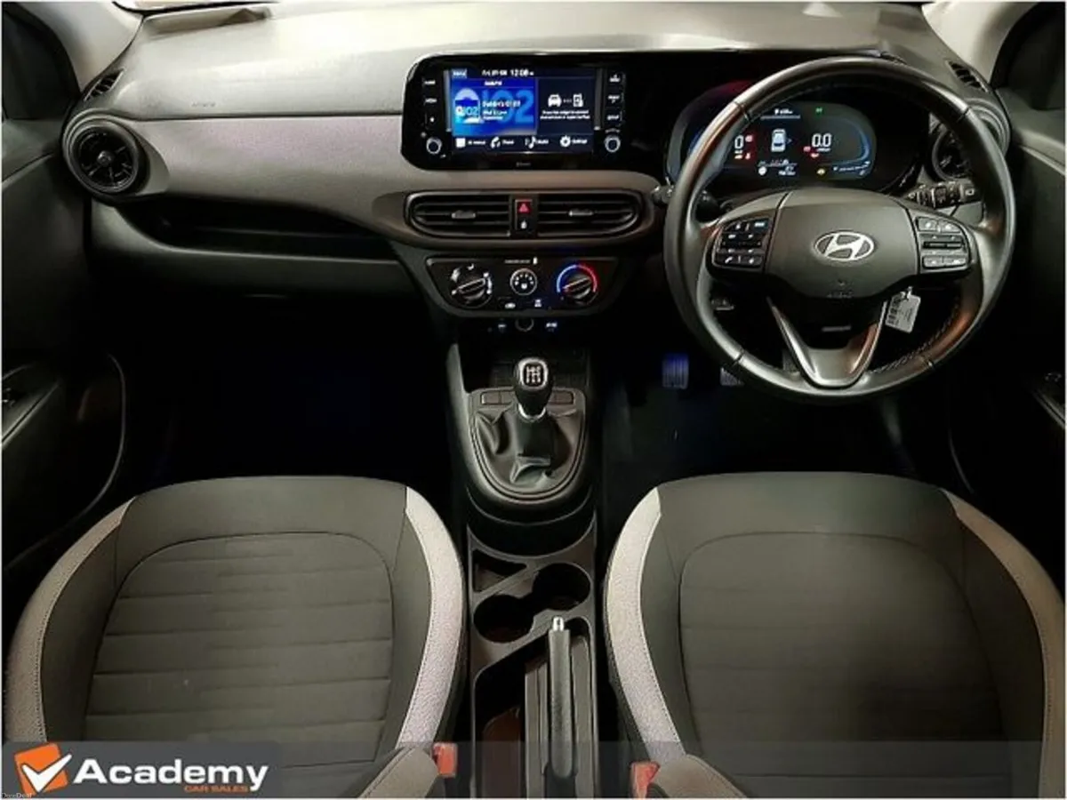 Hyundai i10 Deluxe Plus 5DR - Image 2