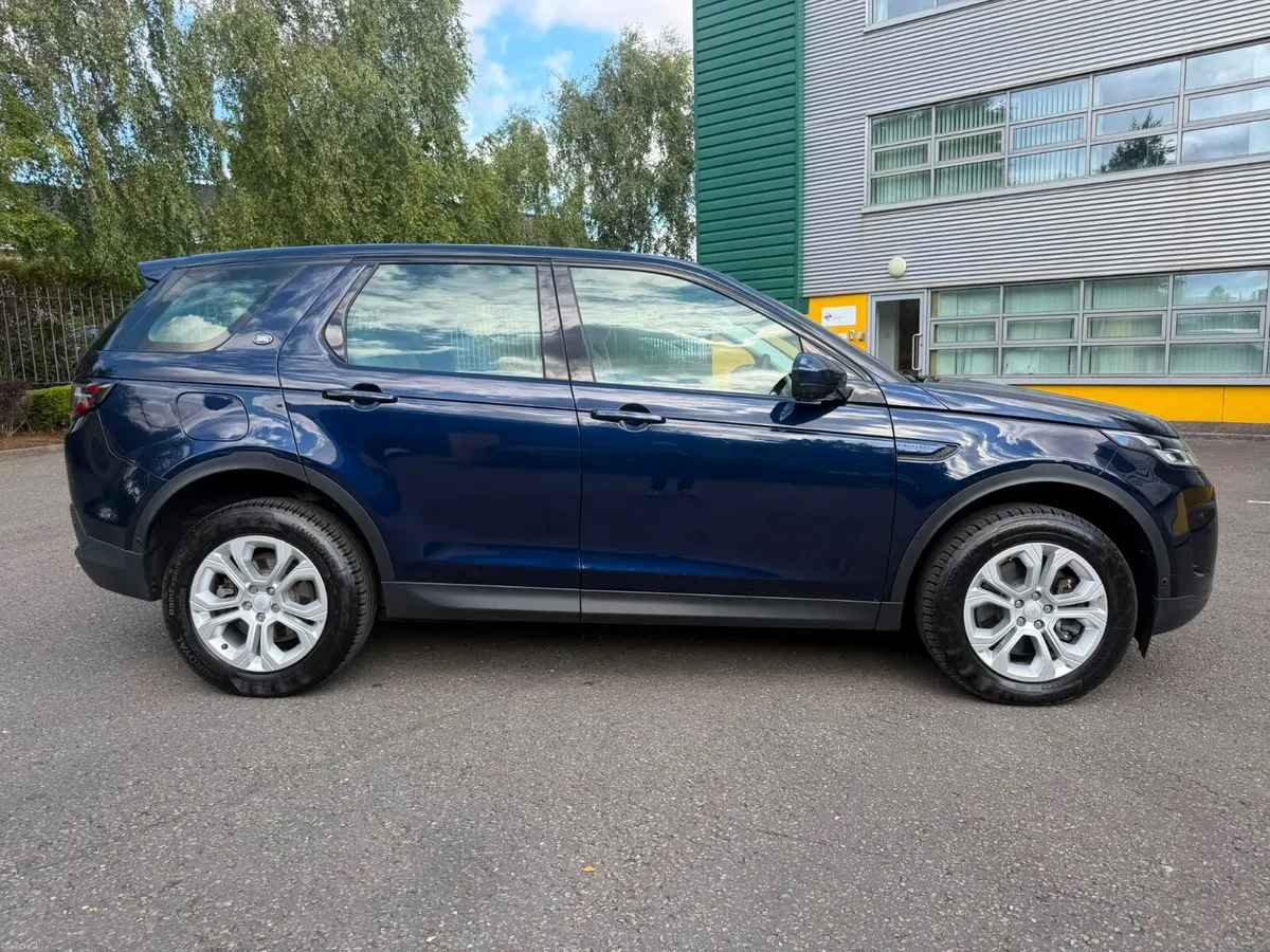 Land Rover Discovery Sport 1.5 PHEV Plug in Hybrid - Image 2