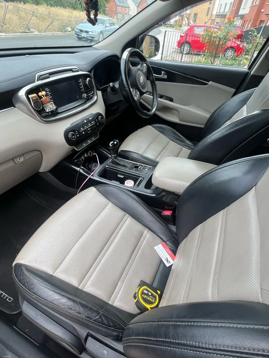Kia Sorento automatic - Image 3