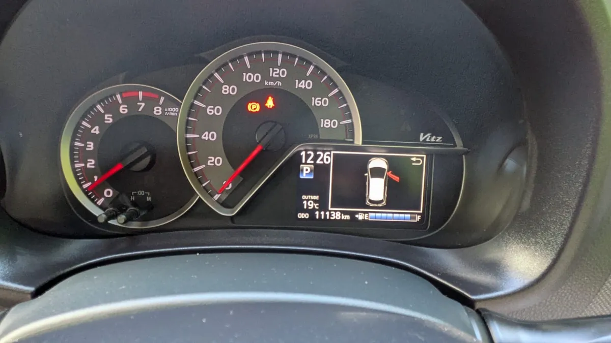 LOW MILEAGE HI SPEC TOYOTA YARIS 1.3 AUTO,2016 - Image 4