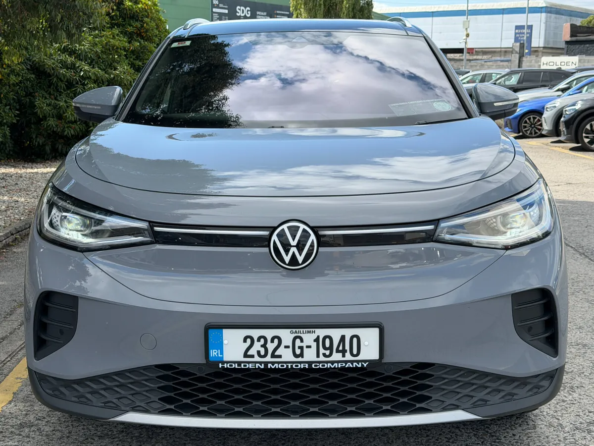 2023 Volkswagen ID.4 PURE. 52KWH. PAN ROOF - Image 4