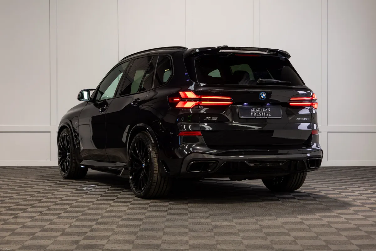 2025 BMW X5 X-Drive 50e M-Sport - Image 4