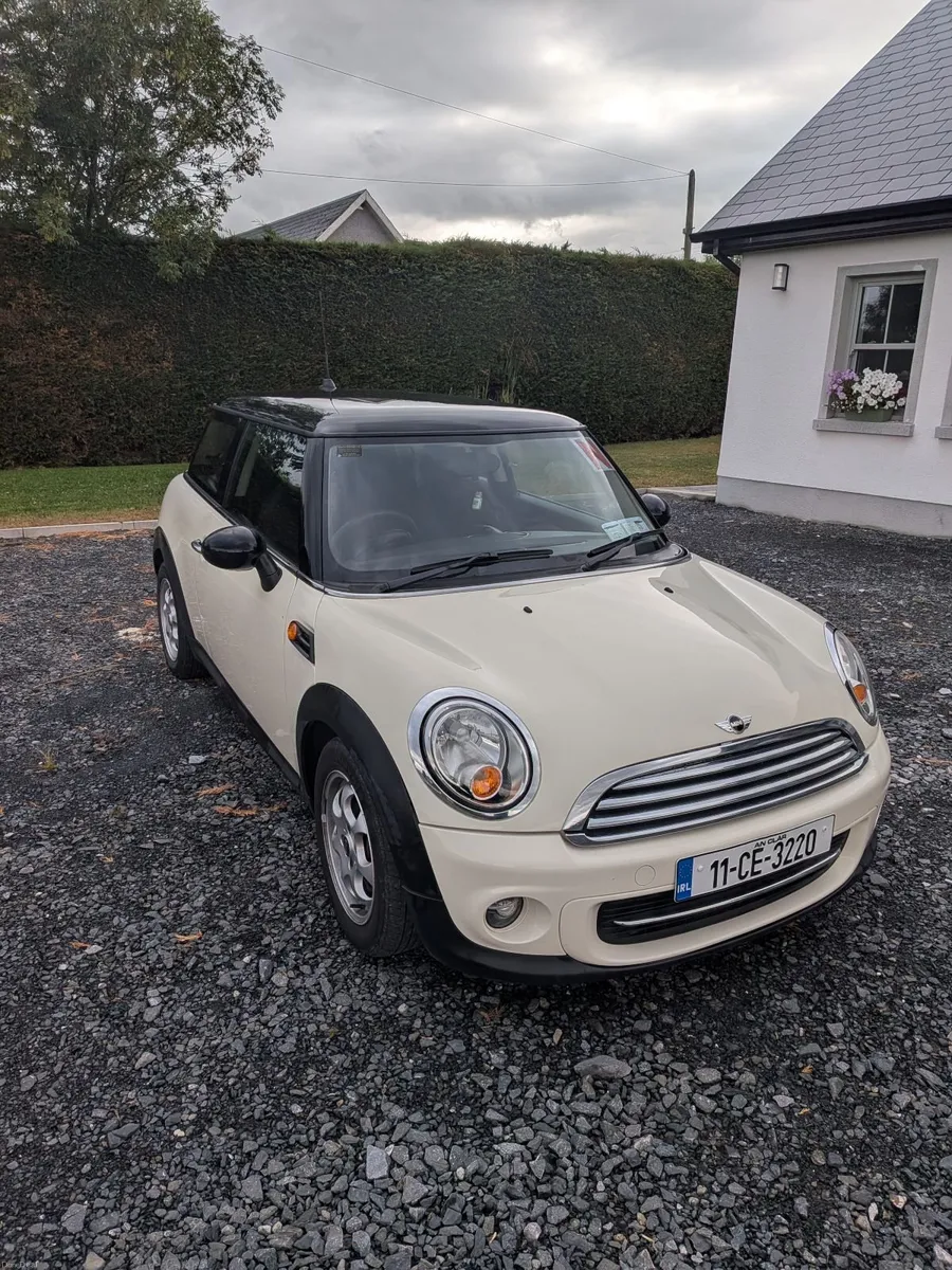 Mini Cooper 2011 - Image 1