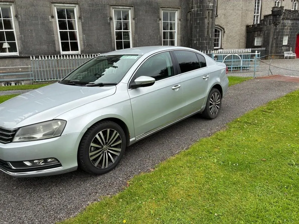 2012 Volkswagen Passat - Image 2