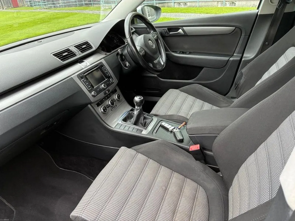 2012 Volkswagen Passat - Image 4