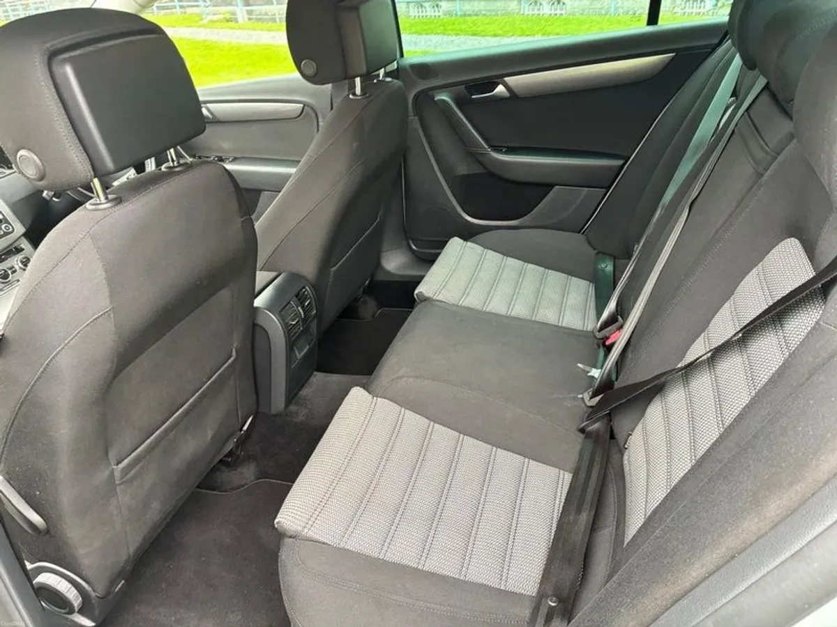 2012 Volkswagen Passat - Image 6