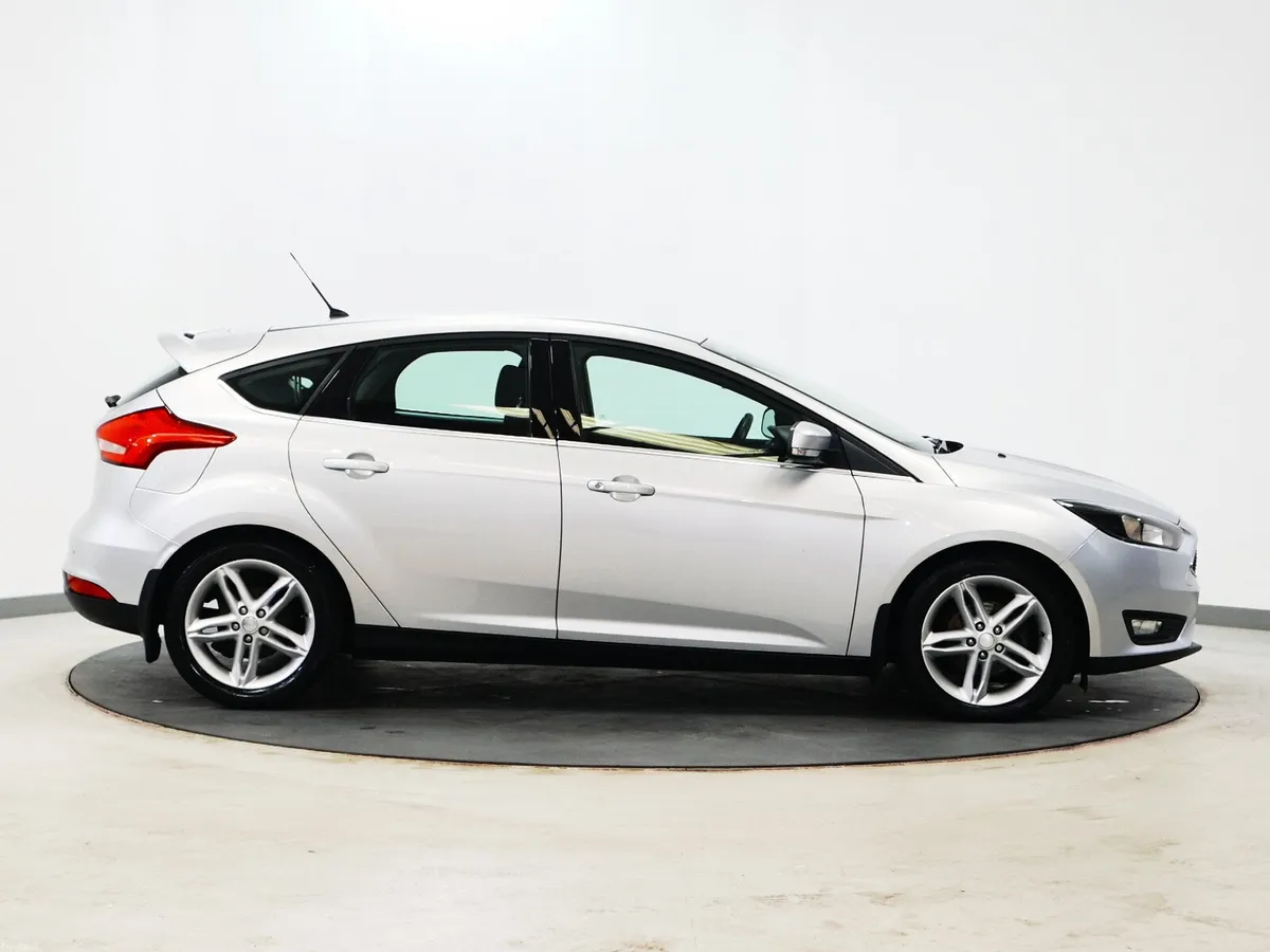 *58* 2016 Ford Focus 1.5 D ZETEC - Image 2