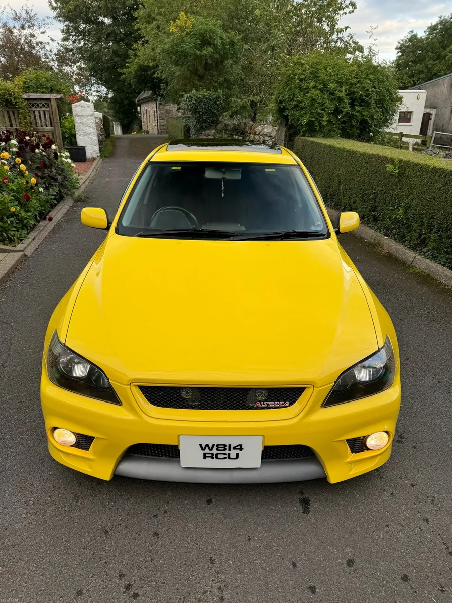 Toyota Altezza *GENUINE YELLOW SUNROOF* - Image 6