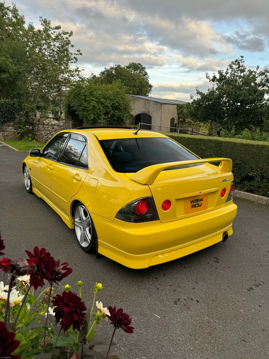 Toyota Altezza *GENUINE YELLOW SUNROOF* - Image 4