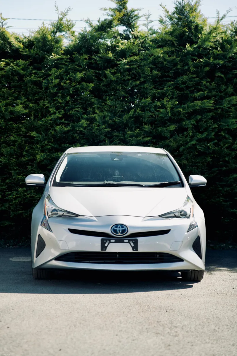Toyota Prius 1.8 Hybrid 2018 - Image 2