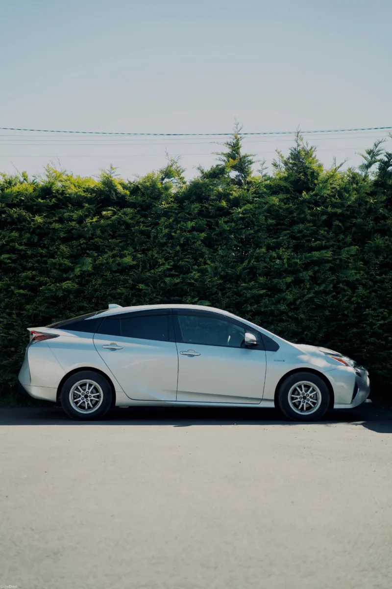 Toyota Prius 1.8 Hybrid 2018 - Image 3